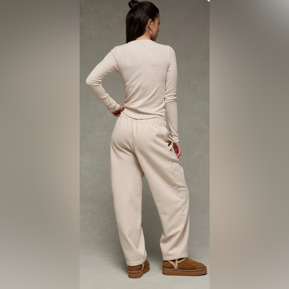 American Eagle Cream Barrel Joggers NWT - Picture 3 of 11